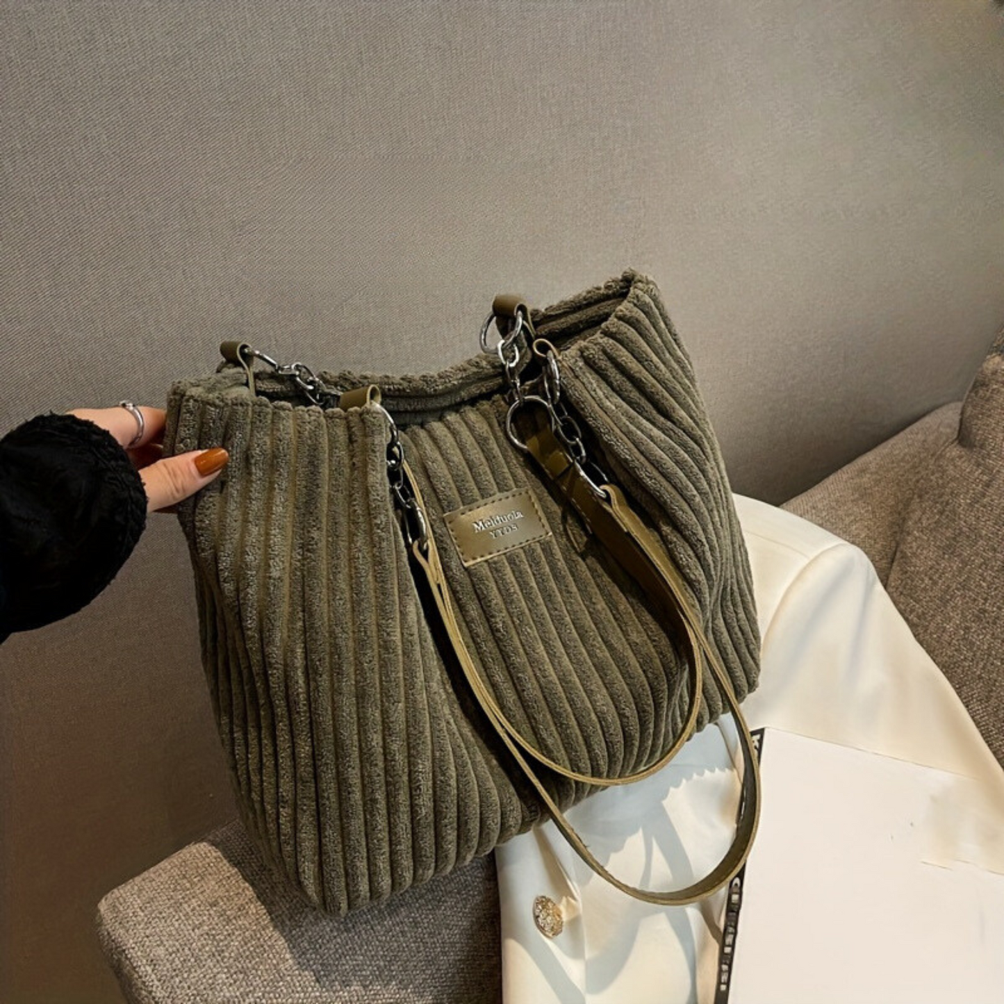 Effortlessly Stylish Everyday Shoulder Bag