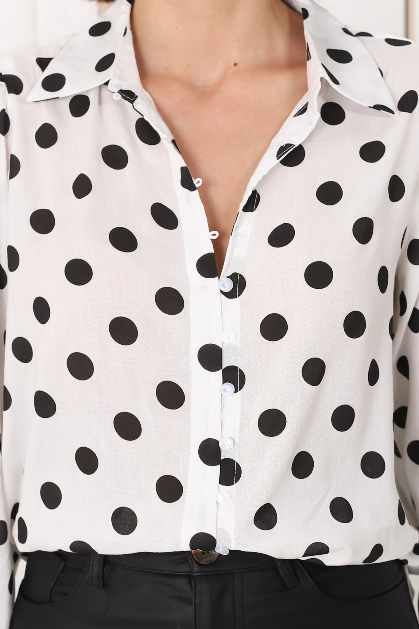 Effortless Linen Elegance Blouse