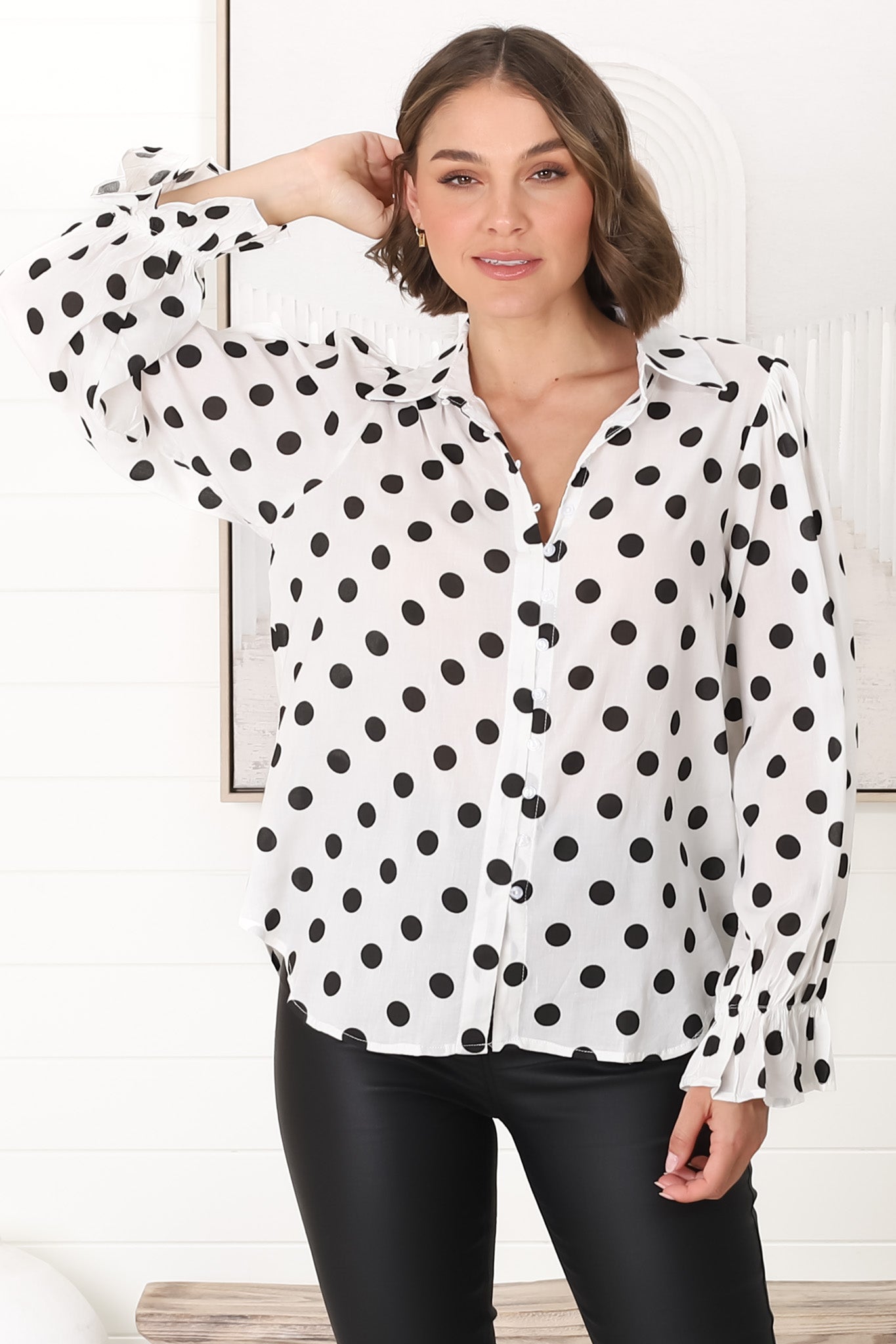 Effortless Linen Elegance Blouse