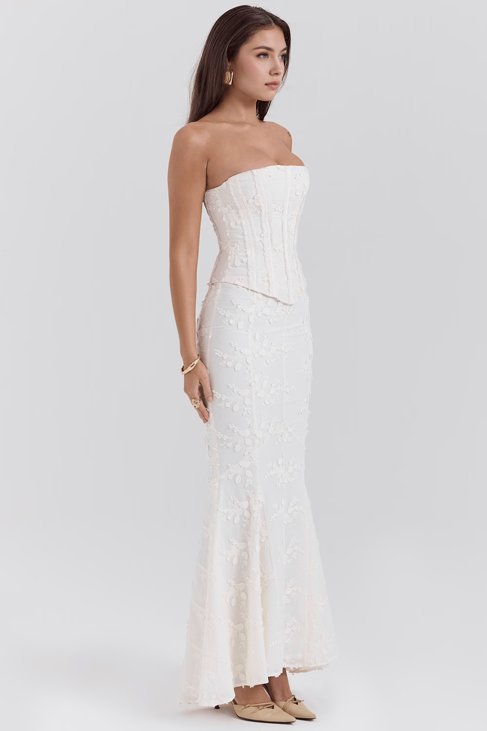 Elegant Ivory Wedding Gown
