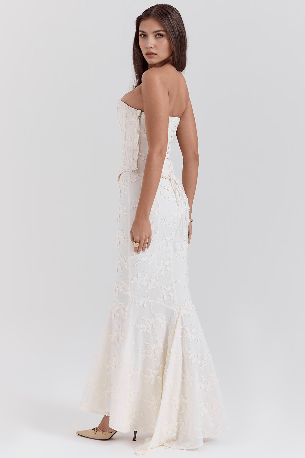 Elegant Ivory Wedding Gown